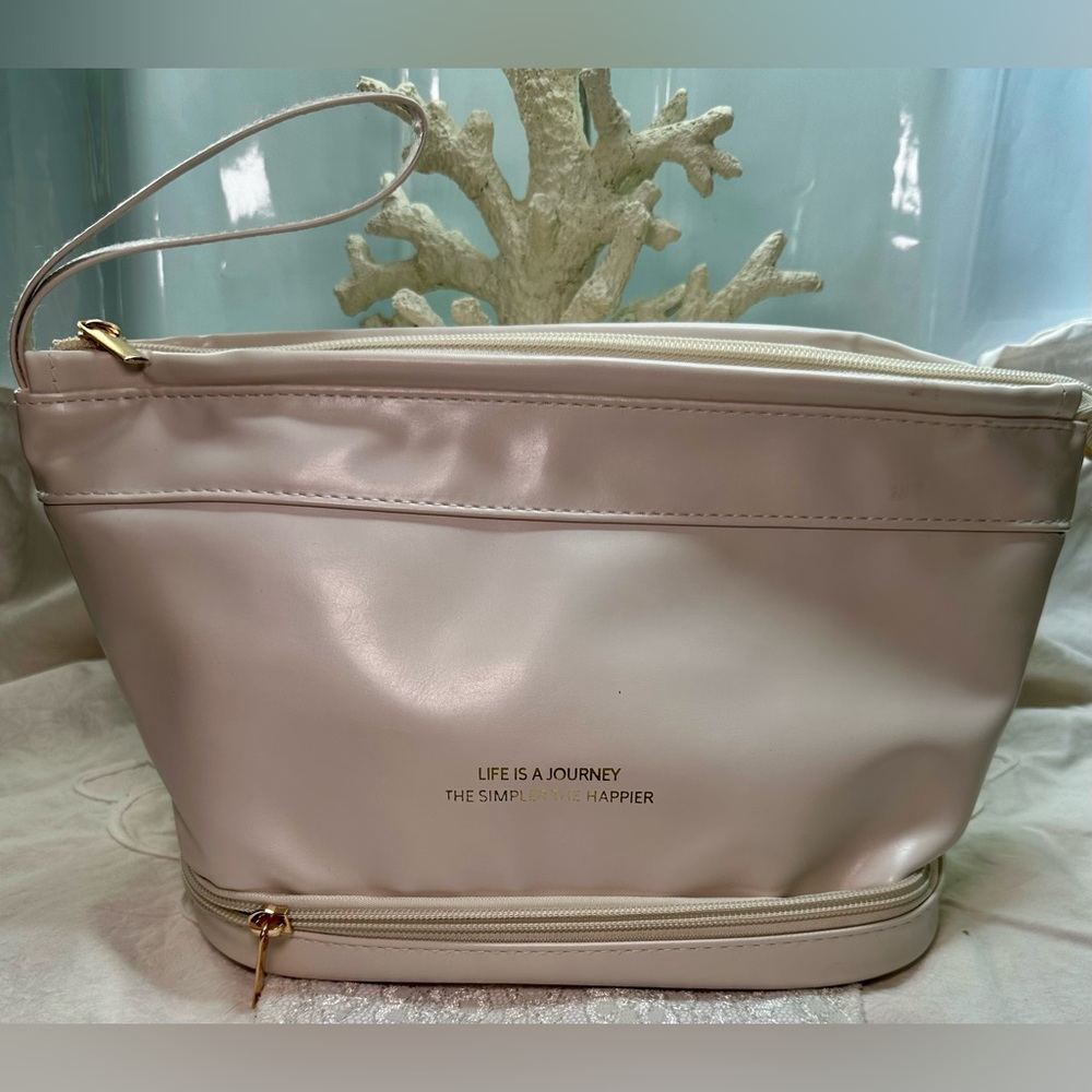 Elegant Soft Vegan Leather Women's Travel Cosmetics Bag